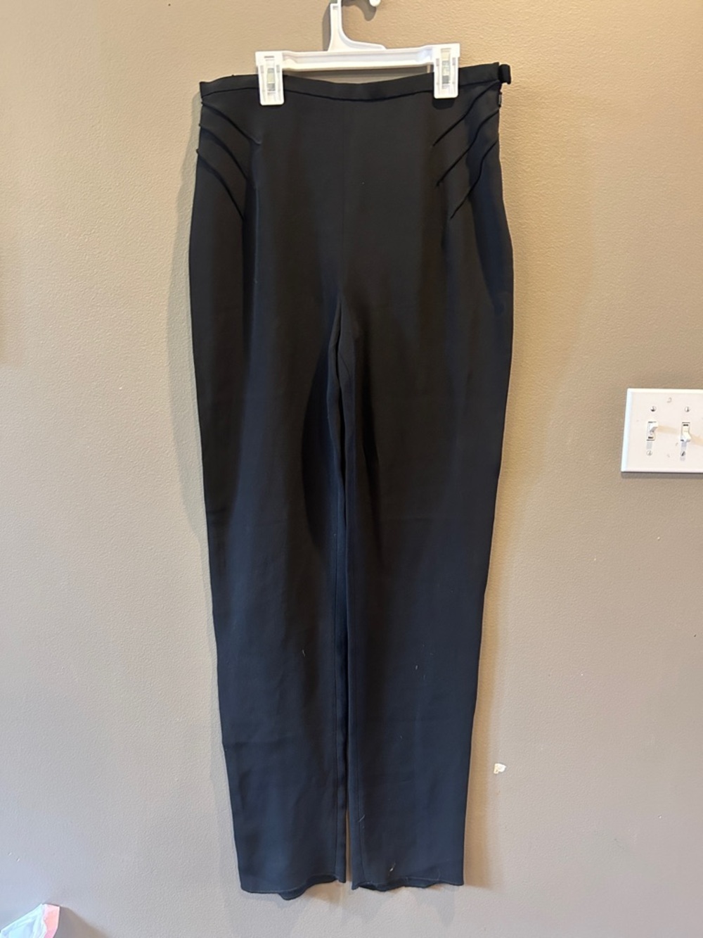 Vintage Valentino side zip black pants with side zipper, pleating detail sz 12